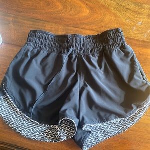 Black reversable lululemon shorts